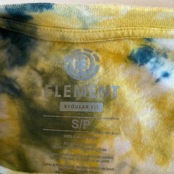 Men’s size, small earth, wind, and fire Element T-shirt - Picture 3 of 3